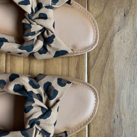 NEW! Unworn Leopard Print Knot Slide Sandals Neutral Casual Summer Women Size 10 - Picture 7 of 13